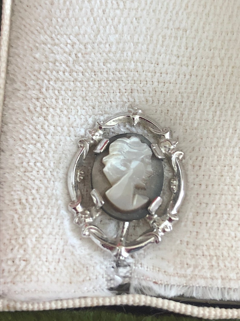 Vintage , Sterling silver ,Mother of pearl cameo pin and earrings set in original box Gordon Jewellers Diamond Merchants Toronto image 6