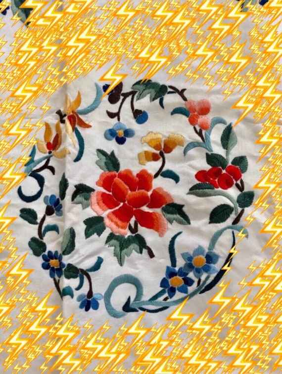 Vintage hand made hand embroidered Chinese silk sa
