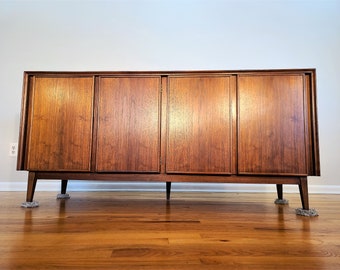 Mid Century American of Martinsville Credenza / Buffet