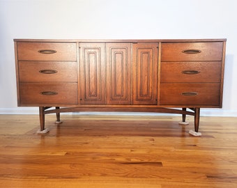 Mid Century Broyhill Sculptra Nine Drawer Credenza/ Triple Dresser