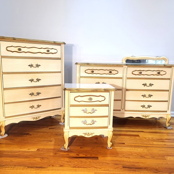 Vintage French Provincial Four Piece Bedroom Set