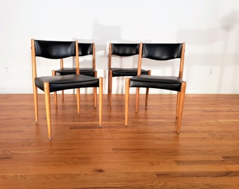 Mid Century Danish Modern Set of Four Dining Chairs