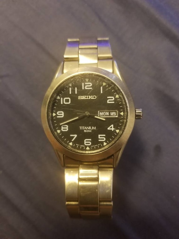 seiko day date quartz