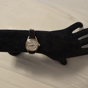 Reloj vintage de cuerda manual para mujer Bulova M2 chapado en oro, fabricado en Suiza