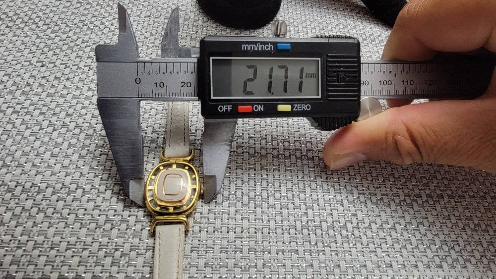 希少なヴィンテージ Juvenia ミステリー ホワイト スケルトン ダイヤル