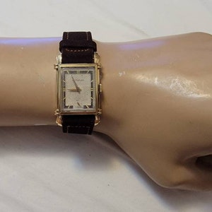 Vintage Wittnauer 3315-G6 Fancy Lugs 10K Gold Fabric Dial Filled Rectangular Manual Wind Men's Watch