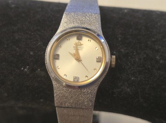 Vintage Seiko 8Y21-0010 Base Metal Quartz Ladies Watch - Etsy display picture 1
