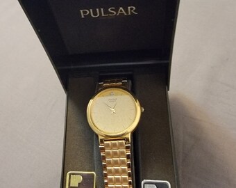 Vintage Pulsar V500-7A00 Gold Plated Diamond Quartz Men's Watch