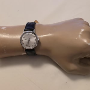 Vintage Timex Marlin Stainless Steel Mid-Size Manual Wind Men&#39;s Watch