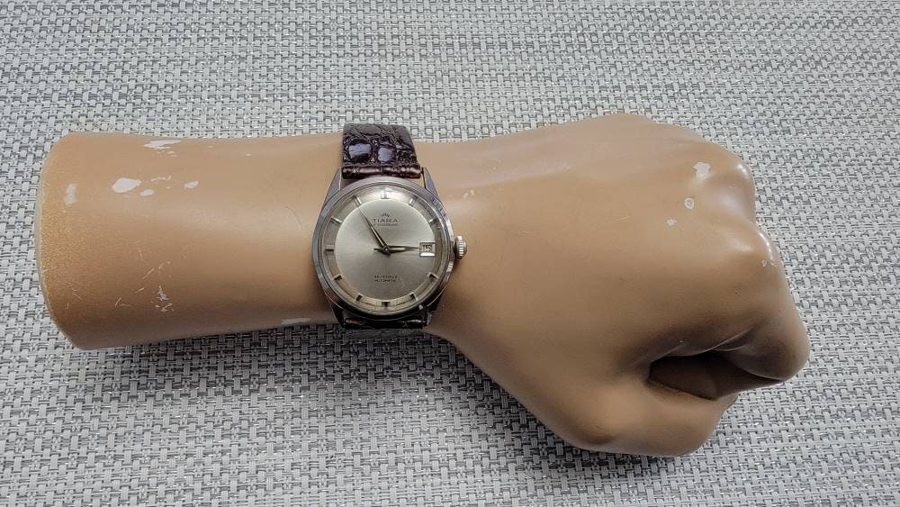 Vintage Tiara of Switzerland Stainless Steel 25 Jewels Automatic