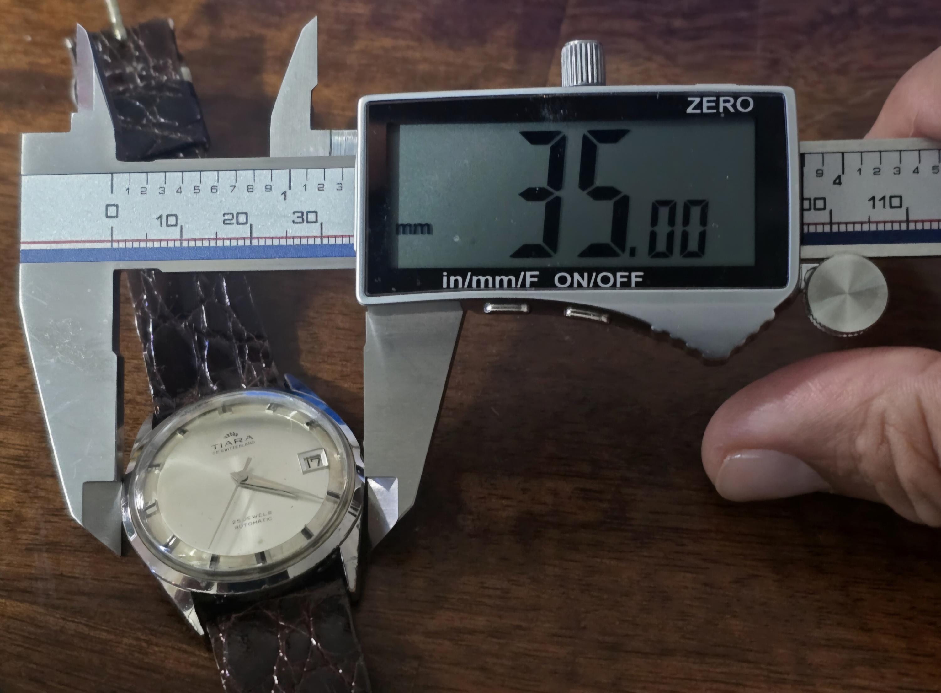 Vintage Tiara of Switzerland Stainless Steel 25 Jewels Automatic