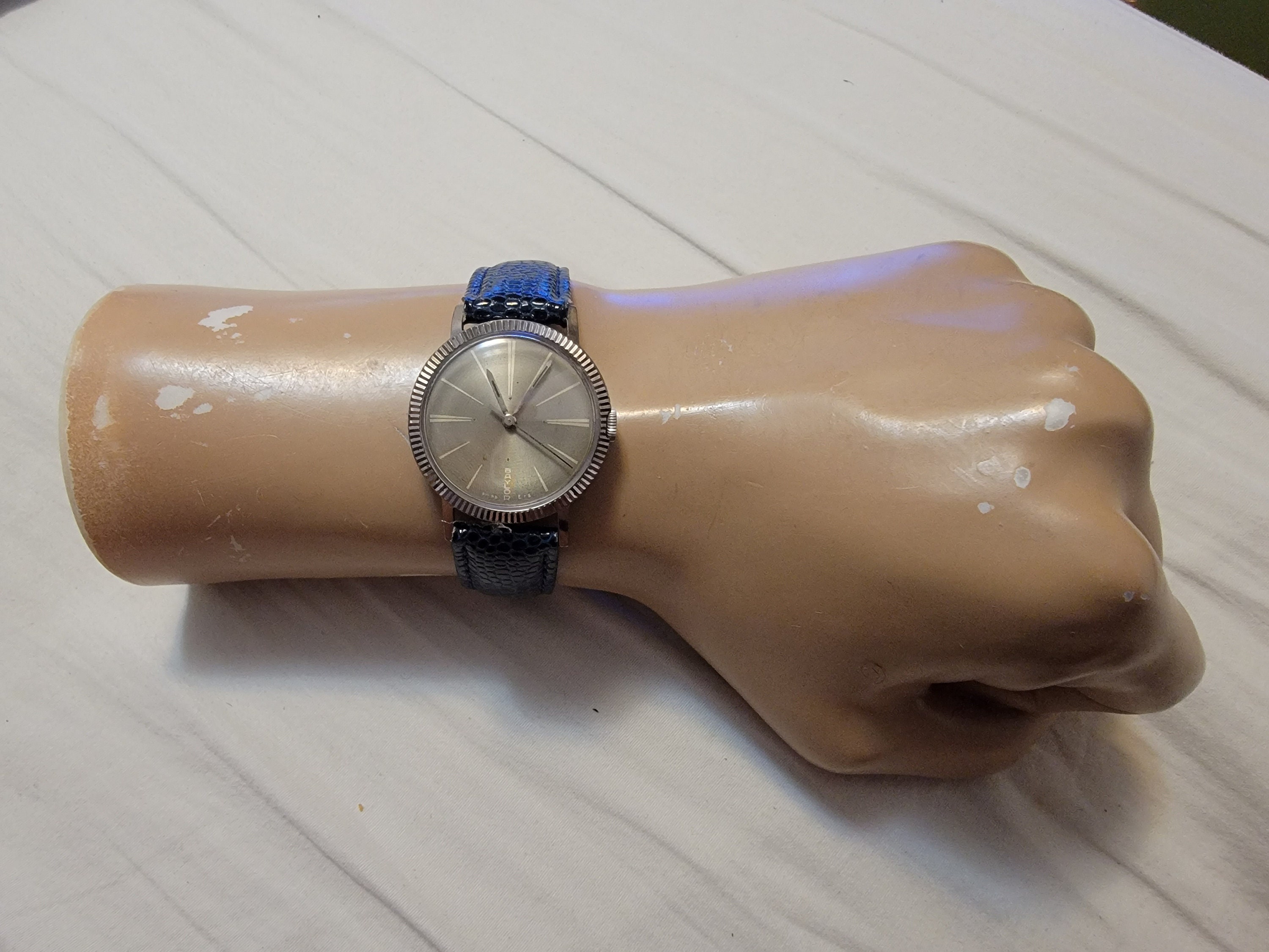 Vintage Baylor Ladies Quartz Dress Watch - Textured Silver Tone - New Battery Baylor Watch - Etsy main image 4