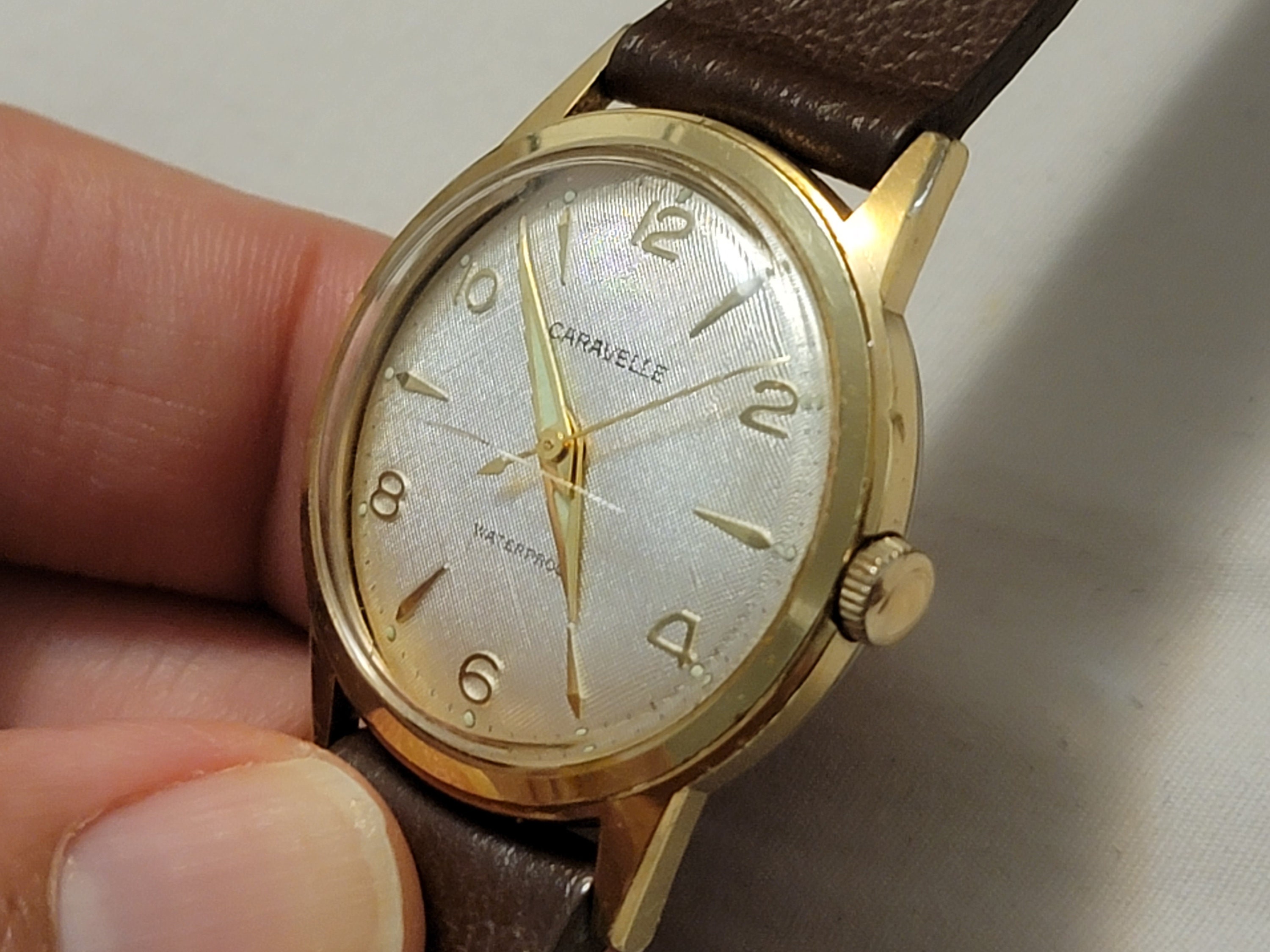 Reloj caravelle antiguo de cuerda deals