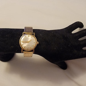 Vintage Wittnauer Geneve 10K Gold Filled Swiss Made Manual Wind Ladies Watch