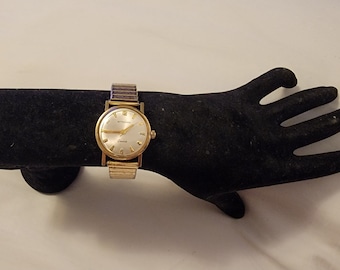 Vintage Wittnauer Geneve 10K Gold Filled Swiss Made Manual  display picture 3