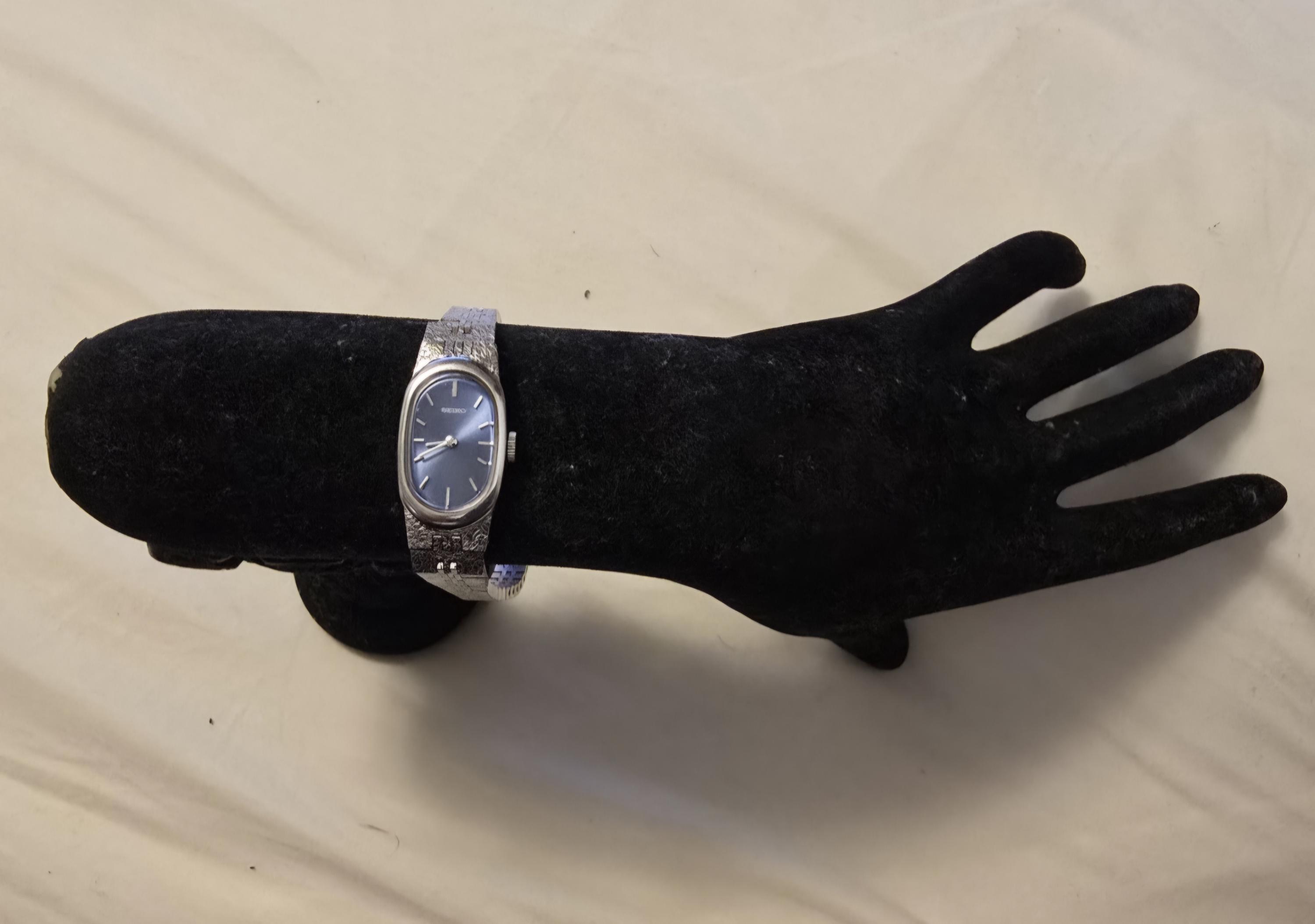 Vintage Seiko 11-8309 Stainless Steel Oval Manual Wind 