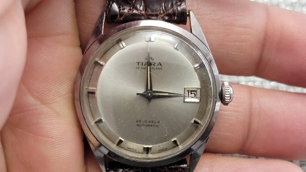 Vintage Tiara of Switzerland Stainless Steel 25 Jewels Automatic