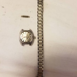 Vintage 1971 N1 Caravelle Transistorized Women&#39;s Watch
