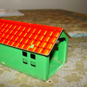Rare Vintage Marx pressed steel toy car garage