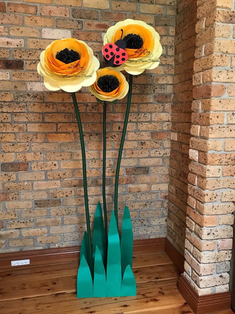3 Ranunculus Paper Flower Freestanding Giant Paper Flower Wall Wedding Flower Birthday Party Home Styling Wedding Centerpiece Window Display