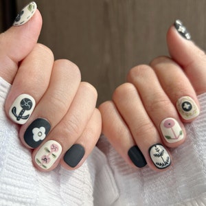 Ongles faits à la main avec gel de fleurs : faux ongles 3D courts et réutilisables