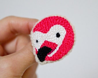 HECHO A MANO: Broche de aguja perforadora de Flora, aldeana de Animal Crossing