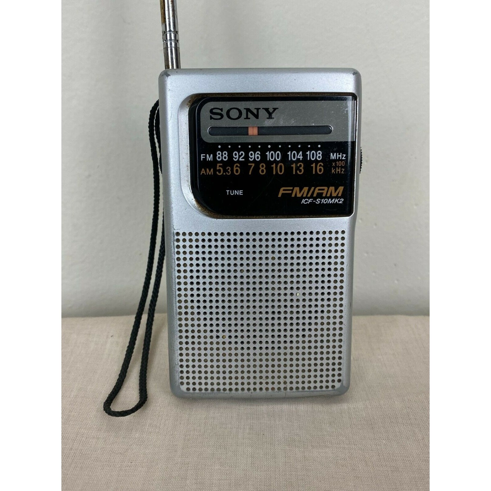 Sony ICF-S10MK2 Radio AM/FM de bolsillo, Plata