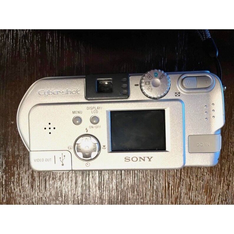 Câmera Fotográfica Digital Sony Cyber-shot 2.0 Mega Pixels Dsc-p51