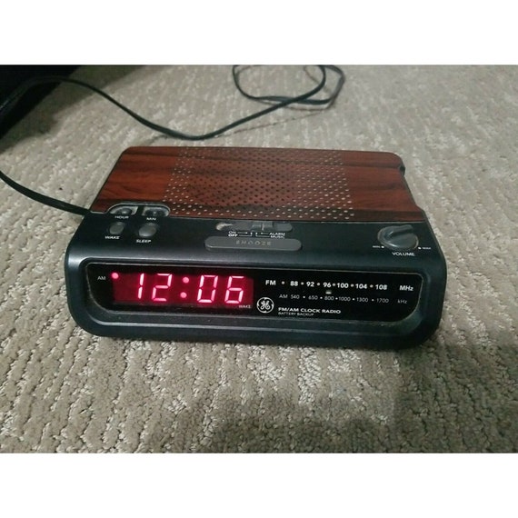 Radio despertador digital de GE General Electric Woodgrain Modelo