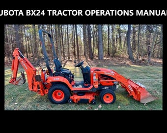 Può includere: Un trattore rosso Kubota BX24 con un caricatore frontale e un braccio escavatore. Il trattore è su un prato erboso con alberi sullo sfondo.