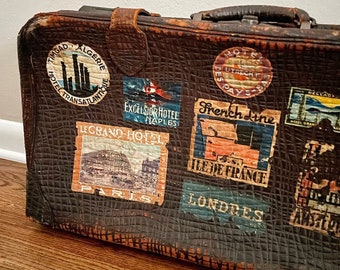 Lot - An English men's alligator gladstone travel bag Finnigan's