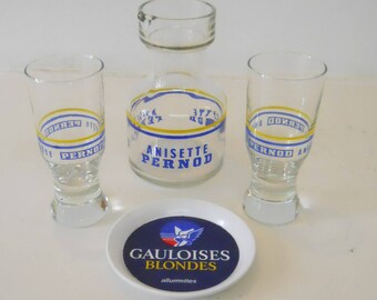 Carafe Pastis Pernod vintage et 2 verres Pernod + 1 Mini plateau de Gauloises Blondes. Breweriana bistrot Bar Café Français