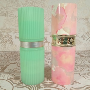 2 atomizadores de perfume vintage de Nina Ricci de la década de 1970. Vacíos. Atomizador Mademoiselle Ricci de 80 ml y Fleur de Fleurs de Nina Ricci