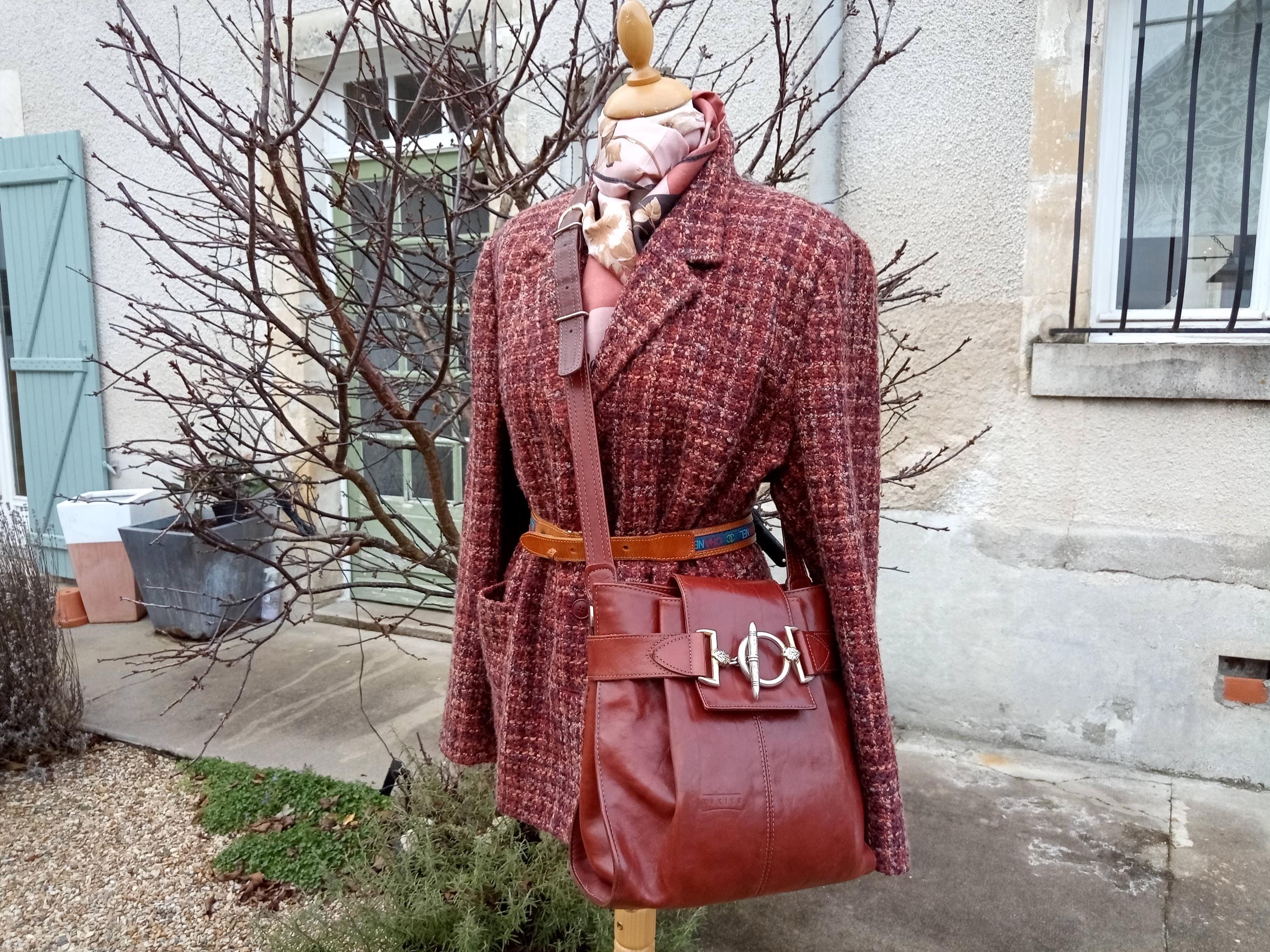 Sランク◆VINTAGE【DELVAUX】タンペート*クラッシュ*スモール この春、バッグは小さめが人気！NAVY世代のミニバッグ4選