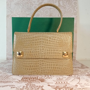 Sac à main de luxe vintage des années 1960 en cuir gaufré croco français avec poignée pour piano