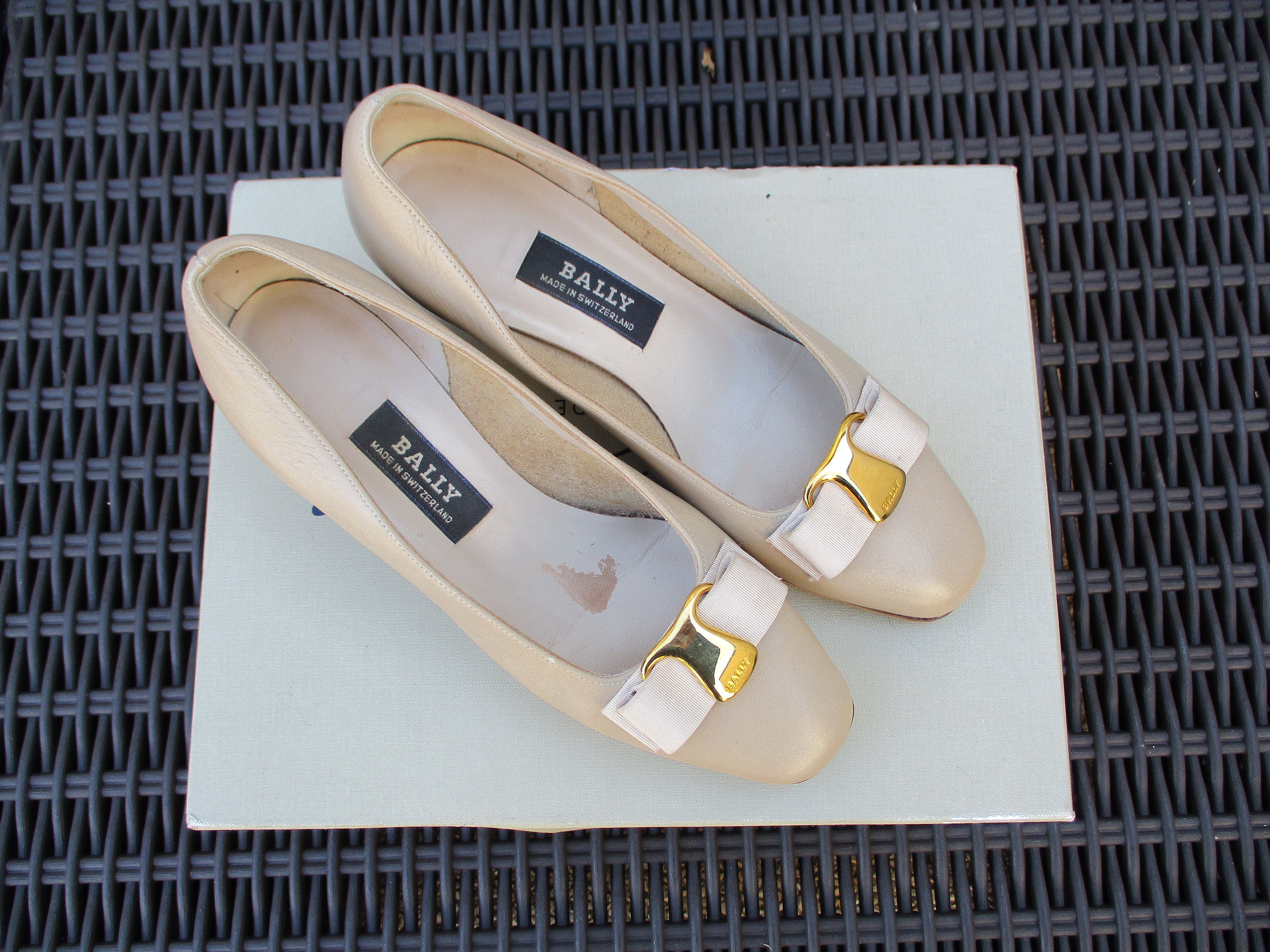 Vintage Luxury Bally Leather Shoes/ Pumps. Vara Bow. Made in Switzerland. US Size 5  Very Good Condition