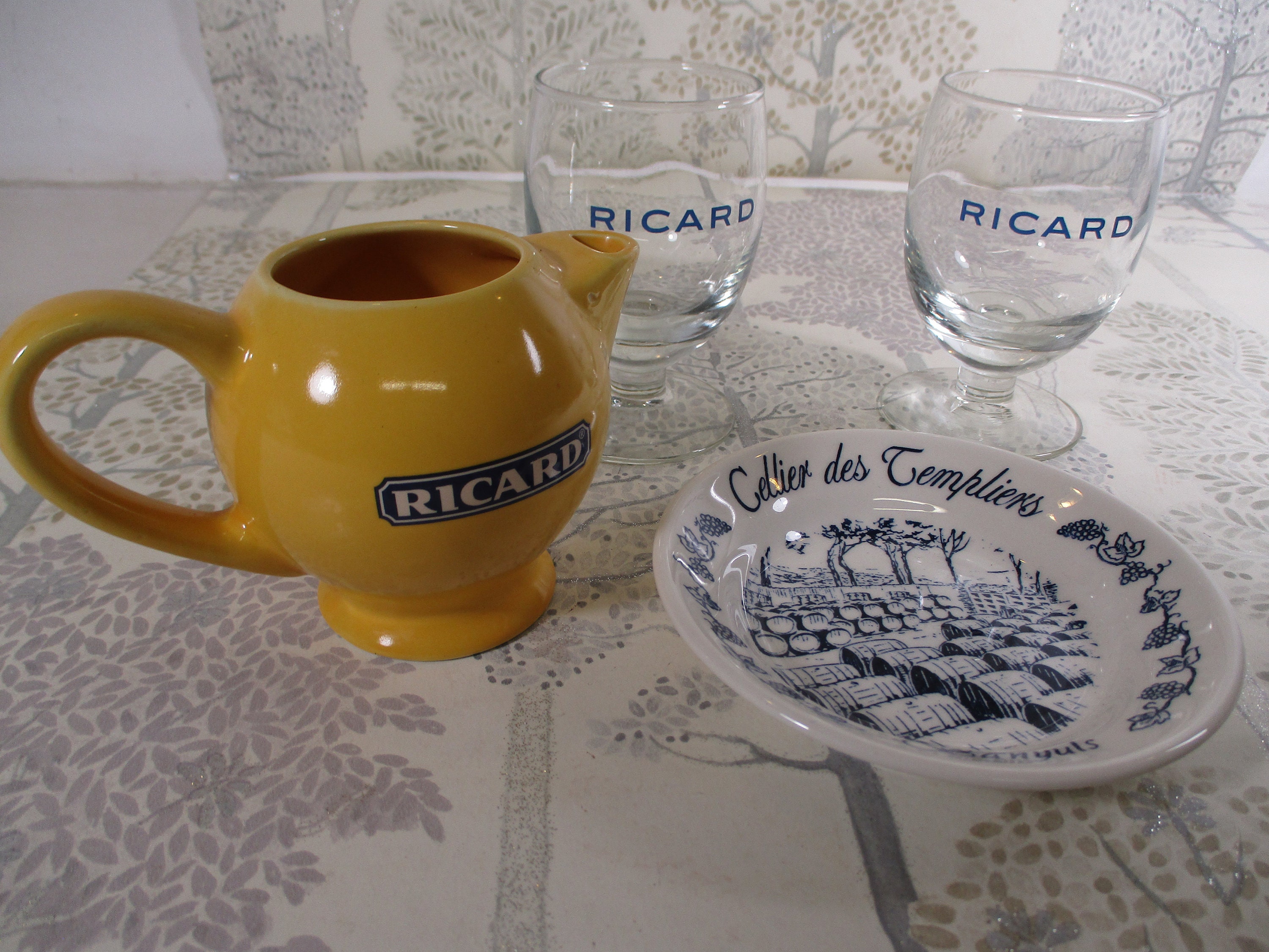 Vintage Français Ricard Pastis Glasses X 2, Small Water Jug et Banyuls Tip Coin Key Dish