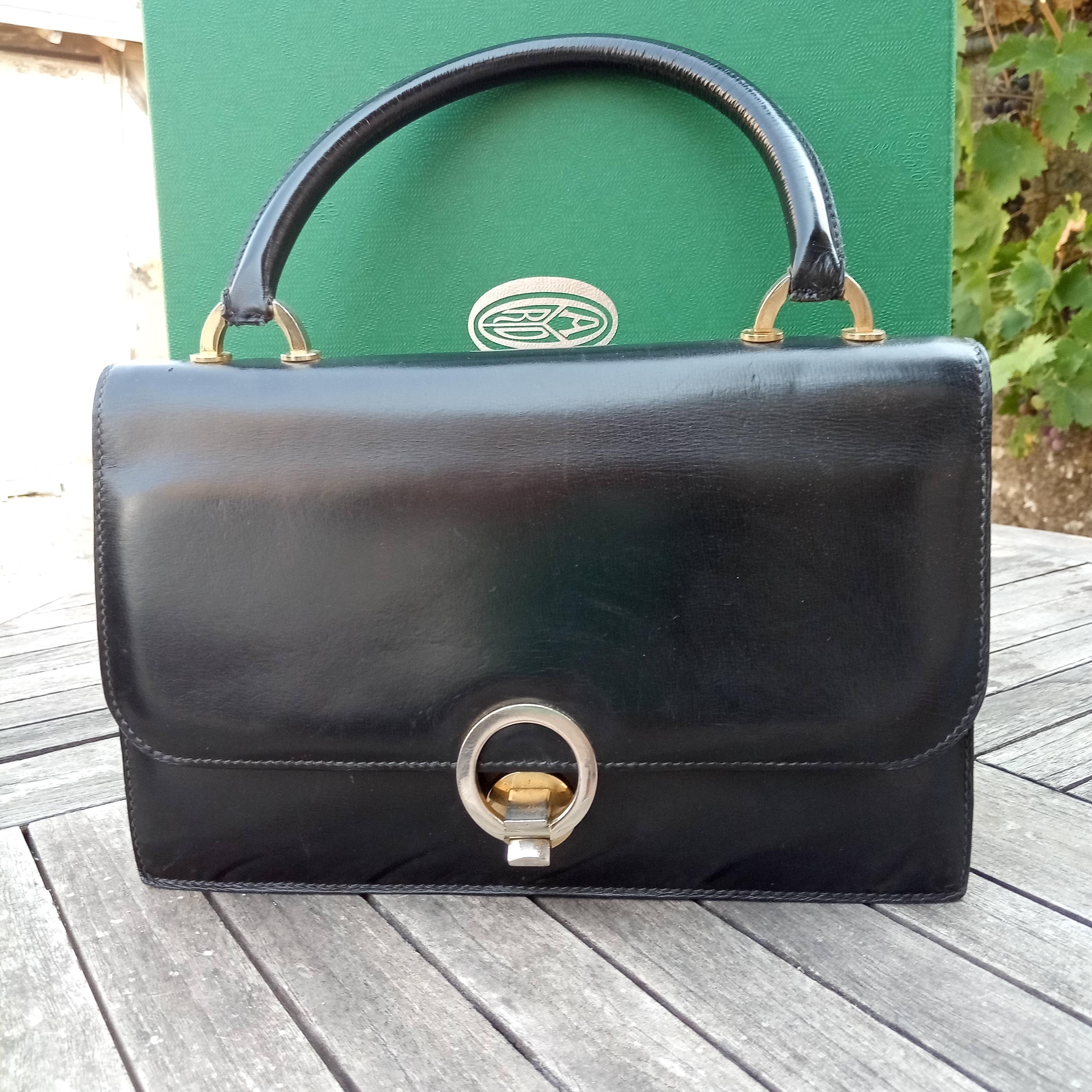 Vintage Box Calf Leather Bag/Purse with Ring Closure. 60s Classic Black Leather Vintage Ring Handbag Paris Luxe Chic Handbag/Purse.