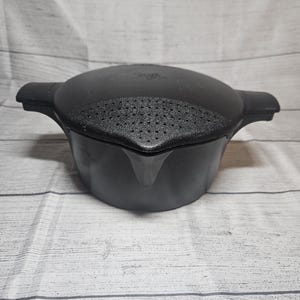Vintage Pampered Chef #2778 BLACK 8 Cup 2 Quart Large Microwave Steamer Pot Strainer