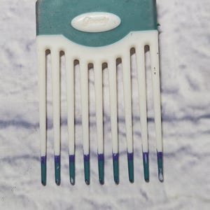 Goody Vintage Combs - Etsy display picture 3