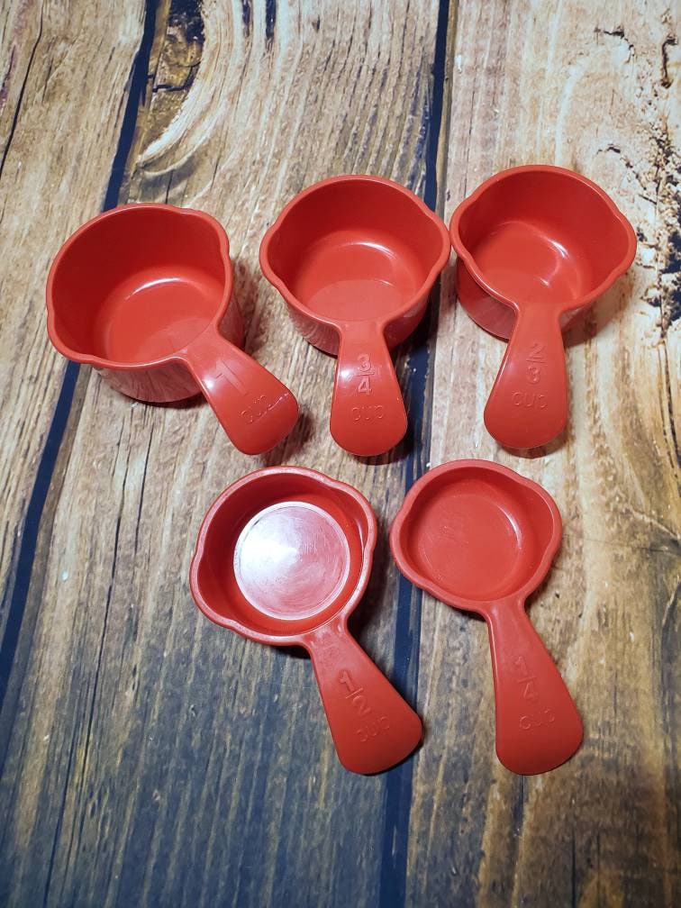 TUPPERWARE Set of 5 HOLIDAY RED Measuring Cups / Canister Modular Mate –  Plastic Glass and Wax ~ PGW