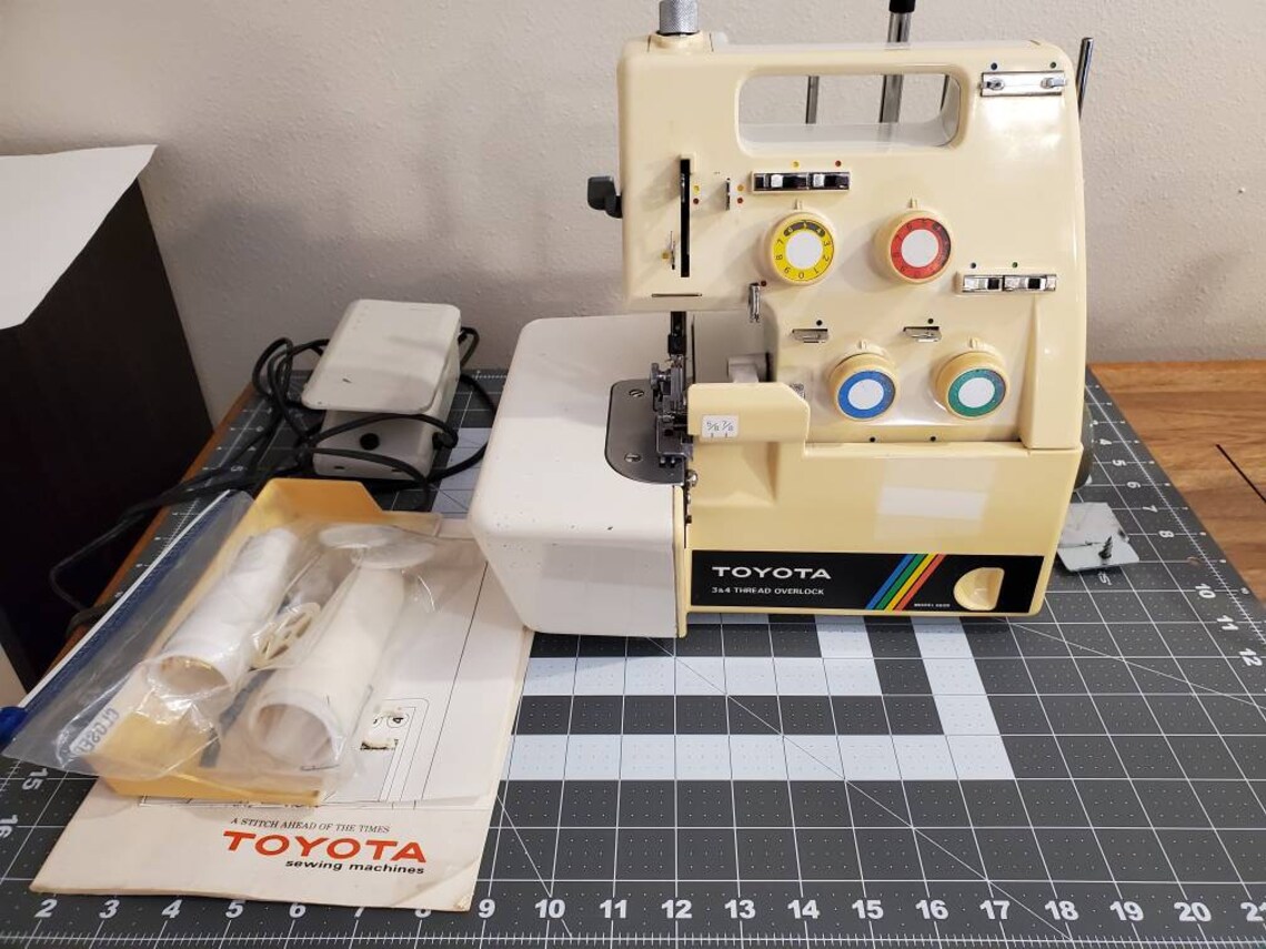 Vintage Toyota Sewing Machine Model 6600 WORKS 3 & 4 Thread Etsy