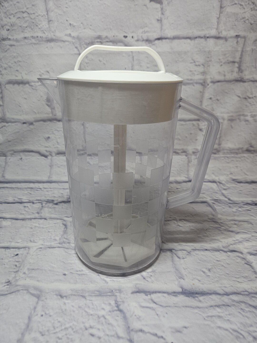 Pampered Chef 1/2-gallon Pitcher - Checkered Design - RETIRED - Vintage ...