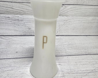Vintage Tupperware PEPPER SHAKER ONLY #718 with flip-top shaker lid #634 - White - Hourglass Shape