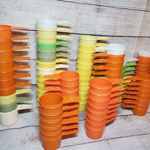 Vintage Kids Classic Tupperware Dishes. 