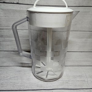 Pampered Chef 1/2-Gallon Pitcher - Checkered Design - RETIRED - Vintage Kitchen Supplies - 2 Quart Pitcher