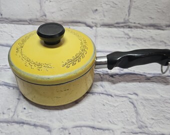 Vtg Wear-Ever Registered Plus 1-Quart Sauce Pan w/Lid - Yellow w/ Design - Stainless Steel