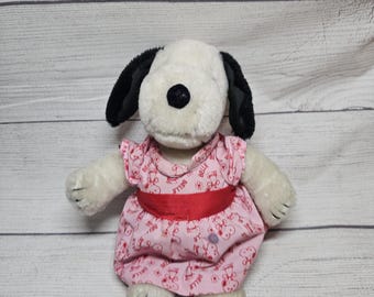 Vintage Snoopy and Belle Wedding Dolls: 1968 Peanuts Collectible