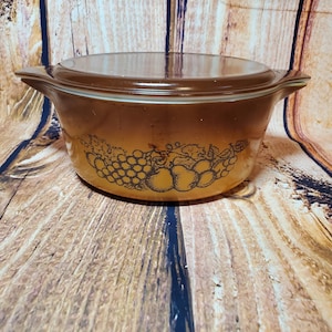 Vintage Pyrex Old Orchard Casserole Dish #475 - Brown with Black Fruit Pattern, 2-1/2 Quart Casserole Dish WITH LID 1970s
