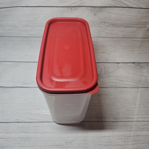 Vintage Rubbermaid 16.2-cup Food Storage Container - Sheer w/ Red Lid
